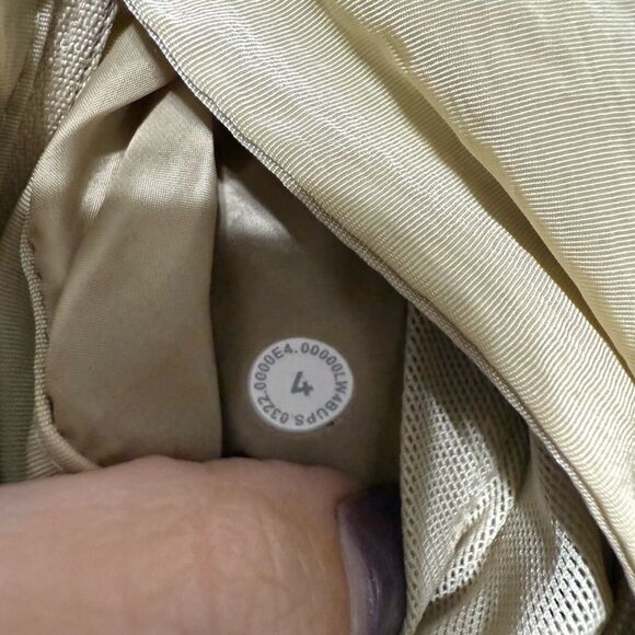 Lululemon Non-Stop Bomber *Reversible
Size 4 - Picture 9 of 16